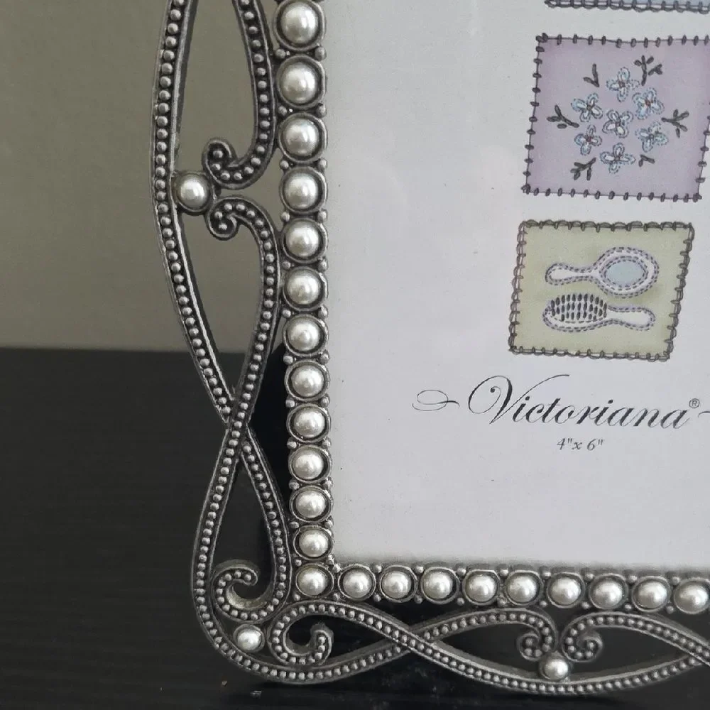 Elegant Silver Photo Frame with Pearl Accents